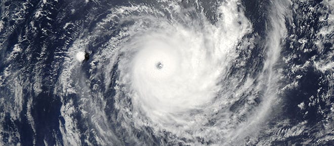 Cyclone Ula approches vanatu